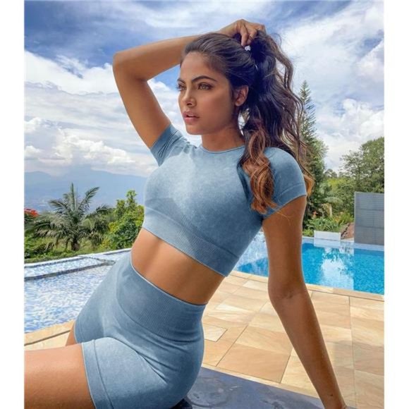 Women Workout Sets - Seamless Yoga Outfits Shorts & Crop Top Matching Gym Set - Picture 2 of 7